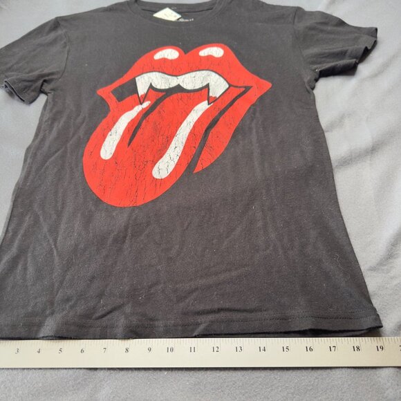 Rolling Stones Small T-Shirt Vampire Tongue Graphic Black Graphic Distressed New - Picture 8 of 9
